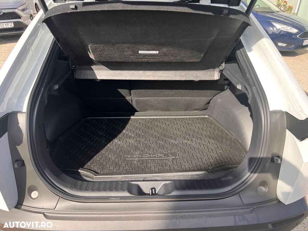 Toyota C-HR - 16
