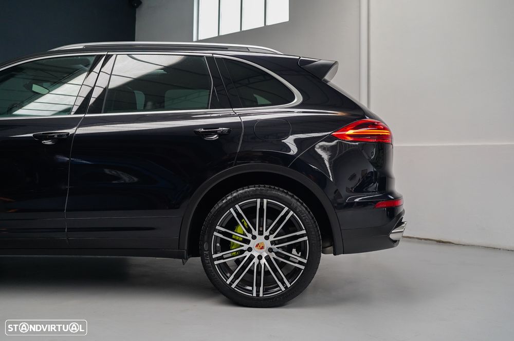 Porsche Cayenne S E-Hybrid - 32