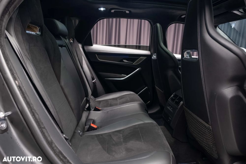Jaguar F-Pace P550 AWD SVR - 38