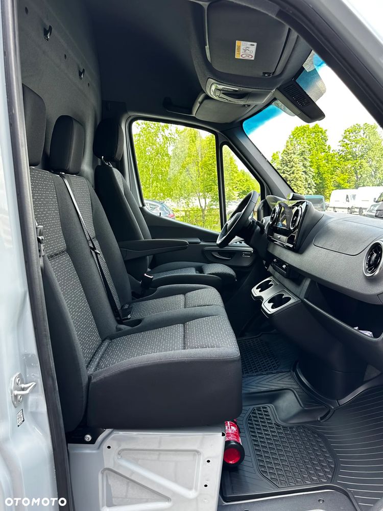 Mercedes-Benz Sprinter - 27