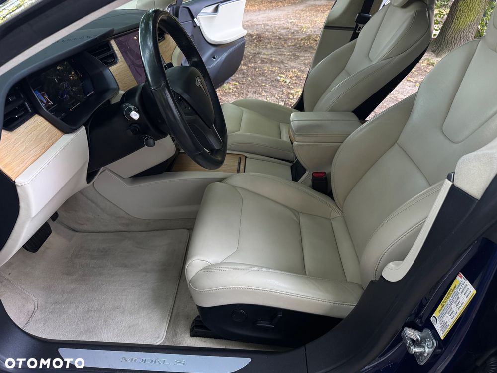 Tesla Model S - 8