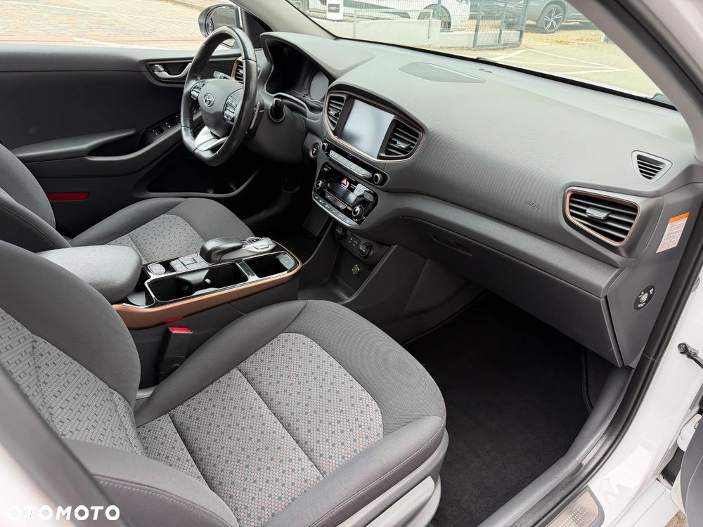 Hyundai IONIQ - 9