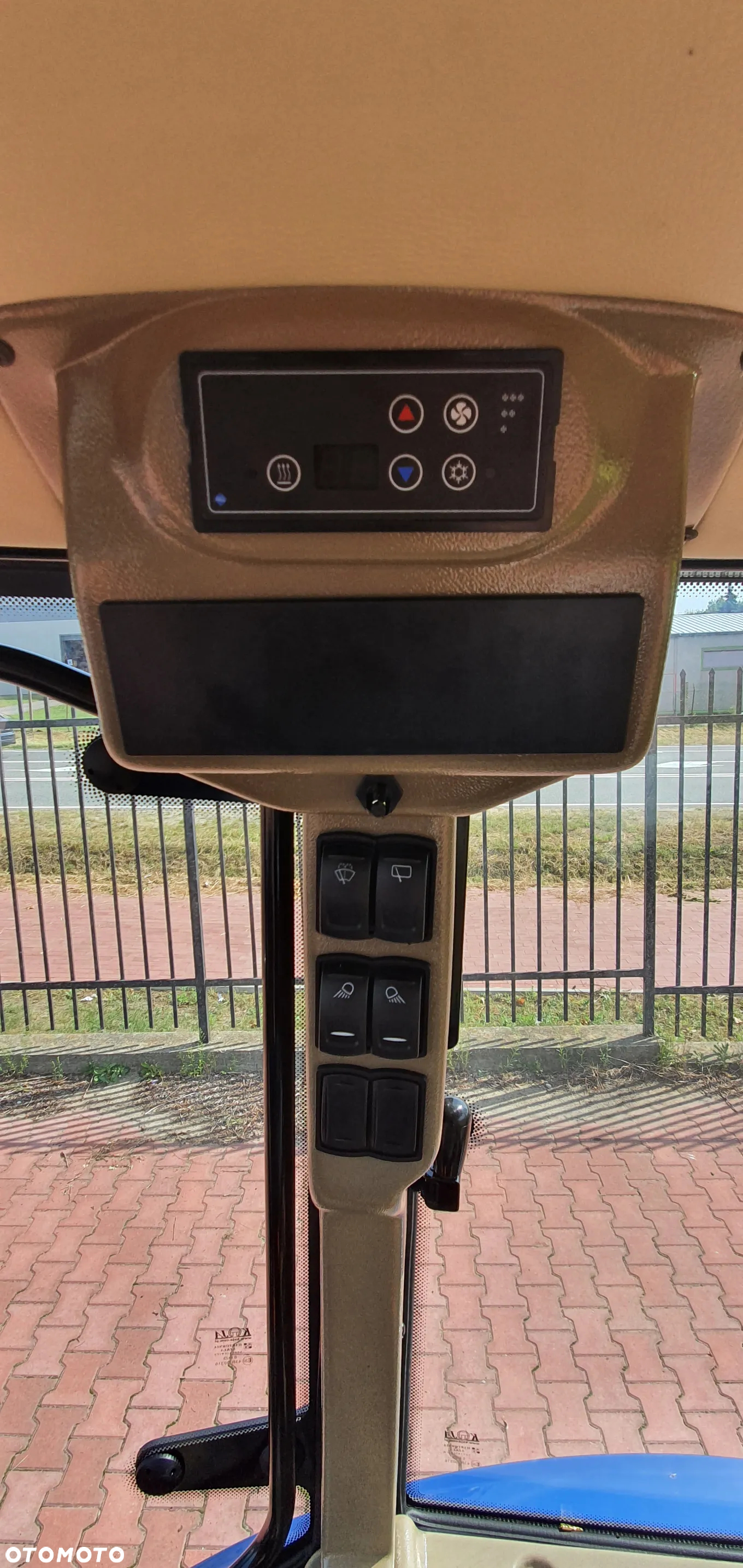 Farmtrac 555 DTC V - 11