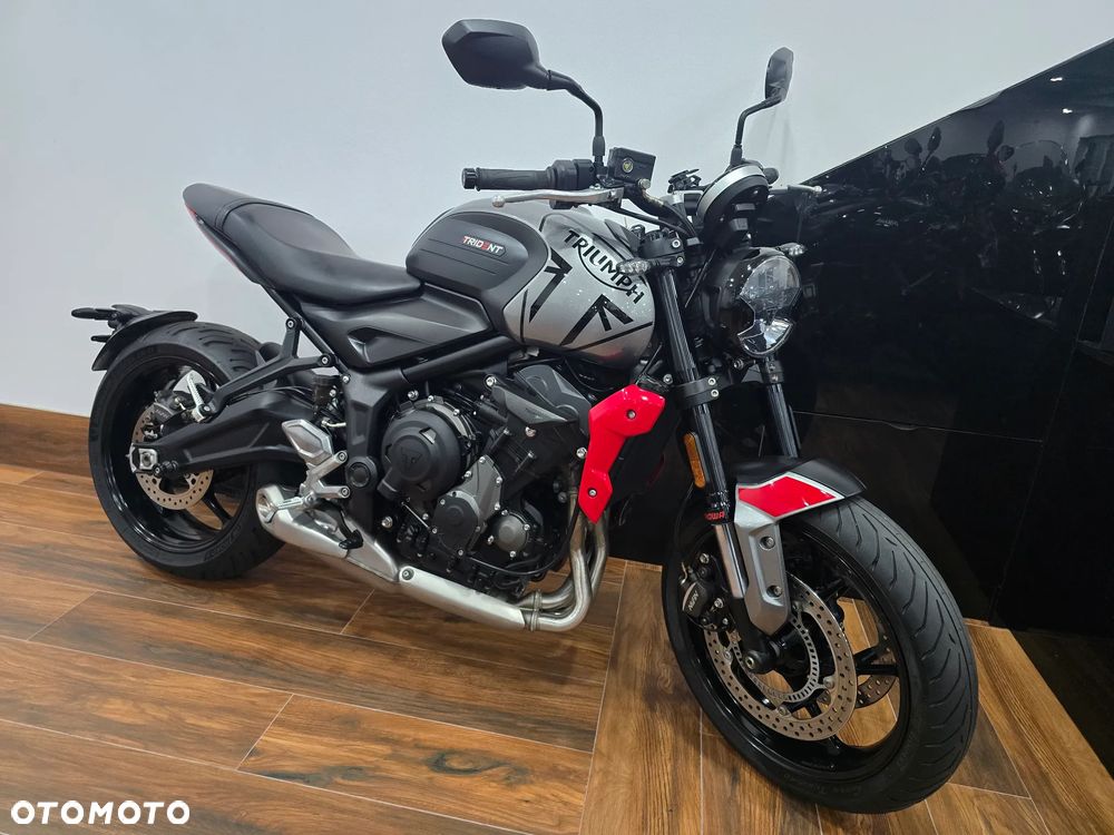 Triumph Trident - 1