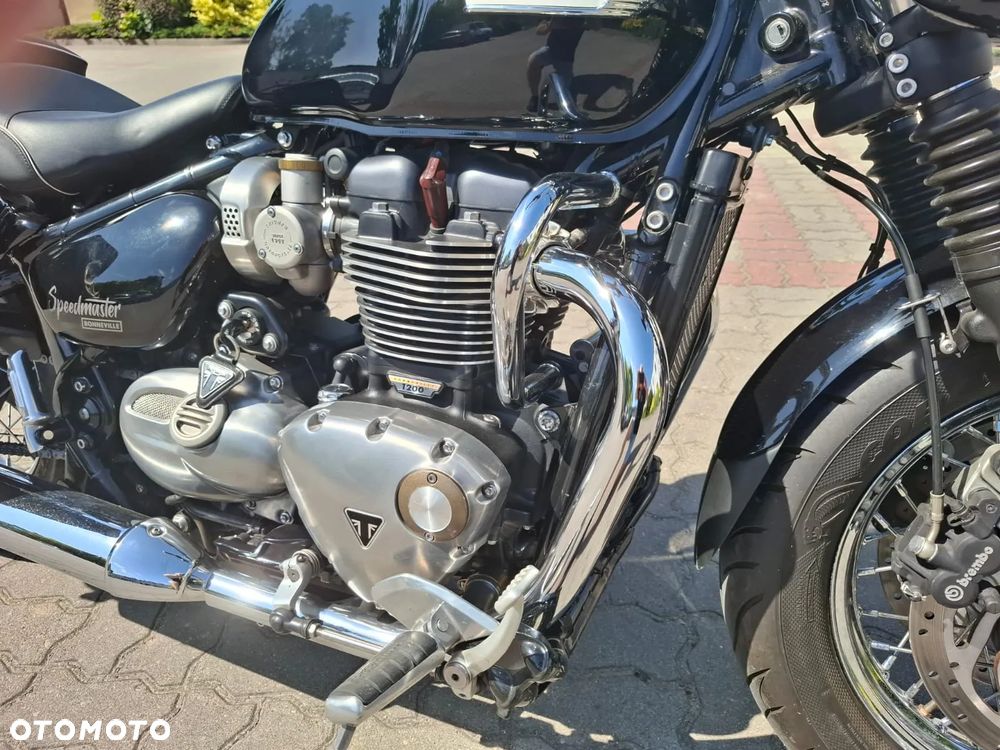 Triumph Bonneville - 10