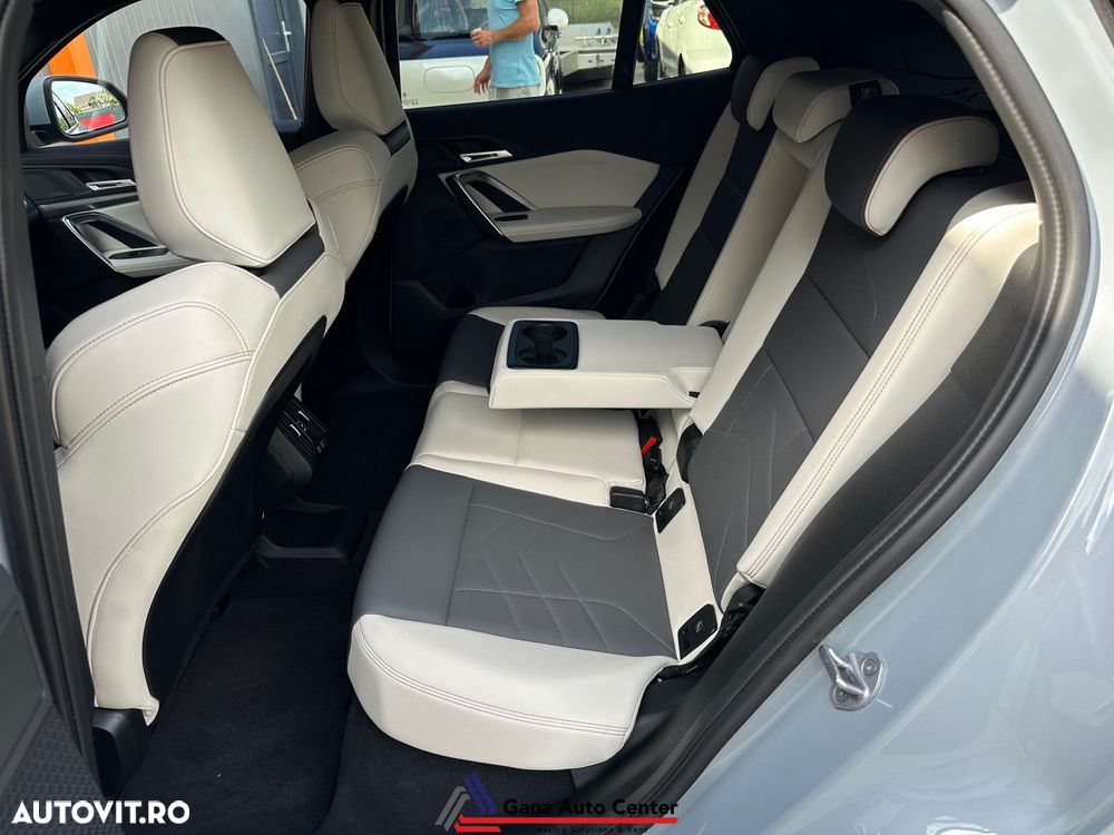 BMW iX2 eDrive20 - 13