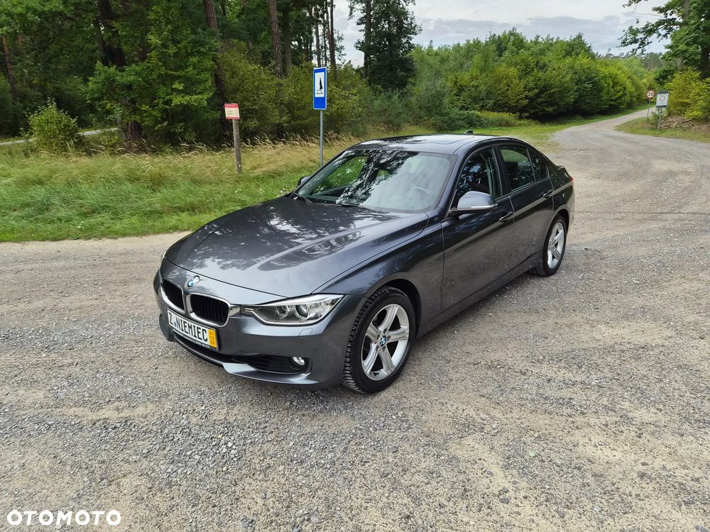BMW Seria 3 320i - 10