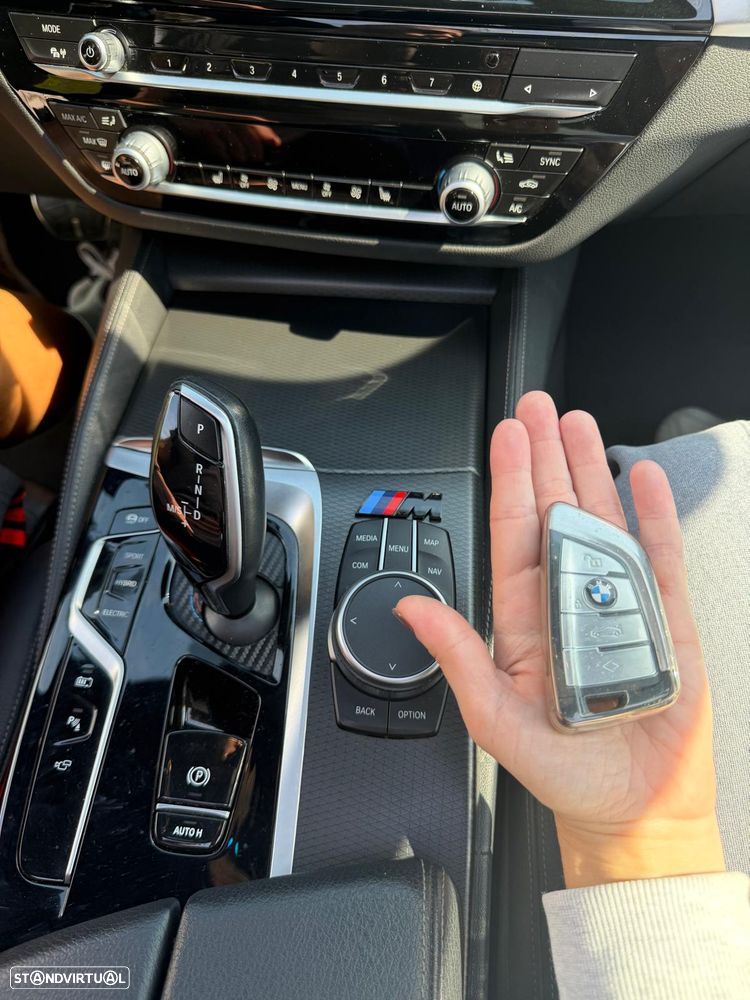 BMW 545 e xDrive Pack M - 23