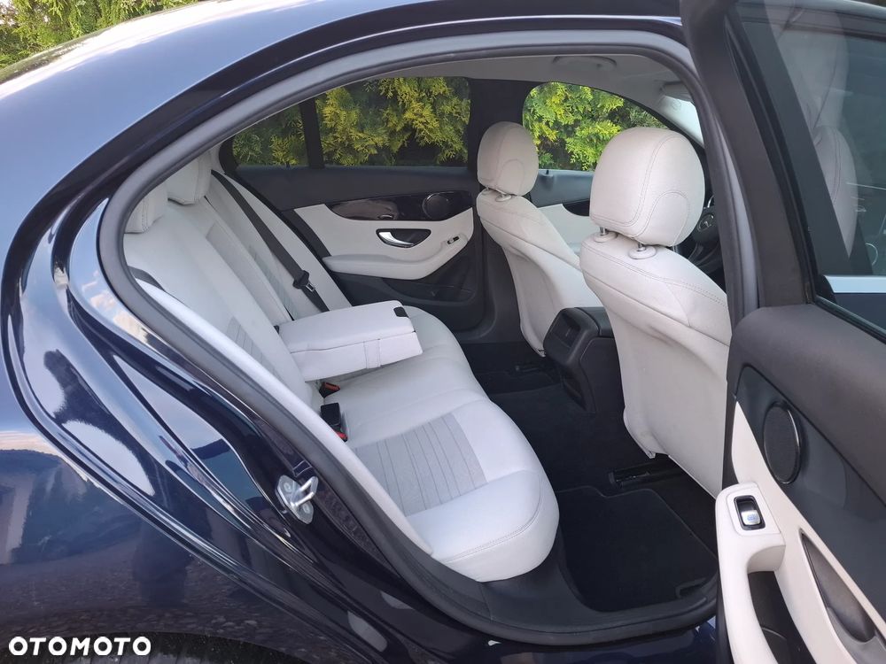 Mercedes-Benz Klasa C 180 d Exclusive - 9