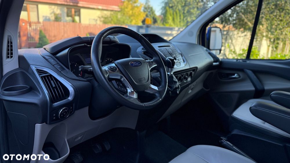Ford Tourneo Custom - 34