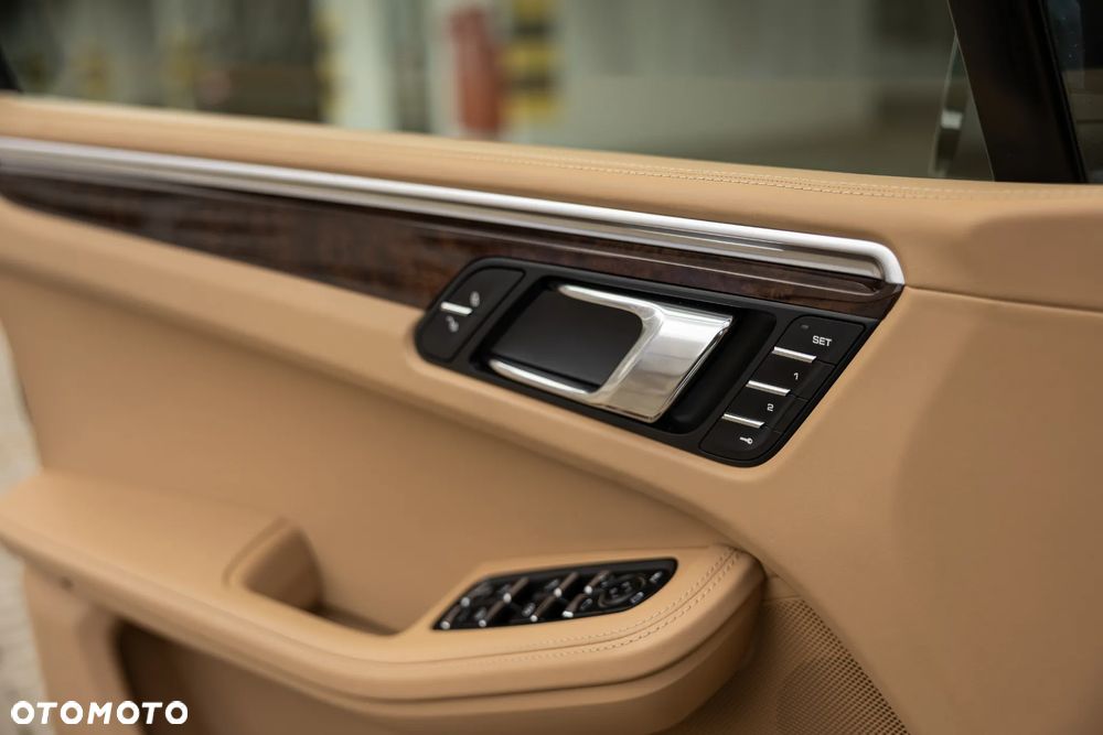 Porsche Macan - 36