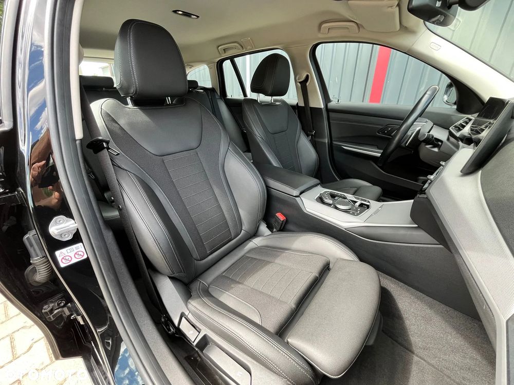 BMW Seria 3 318d mHEV - 20