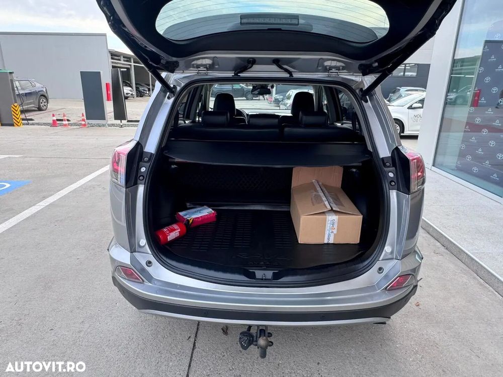 Toyota RAV4 - 10
