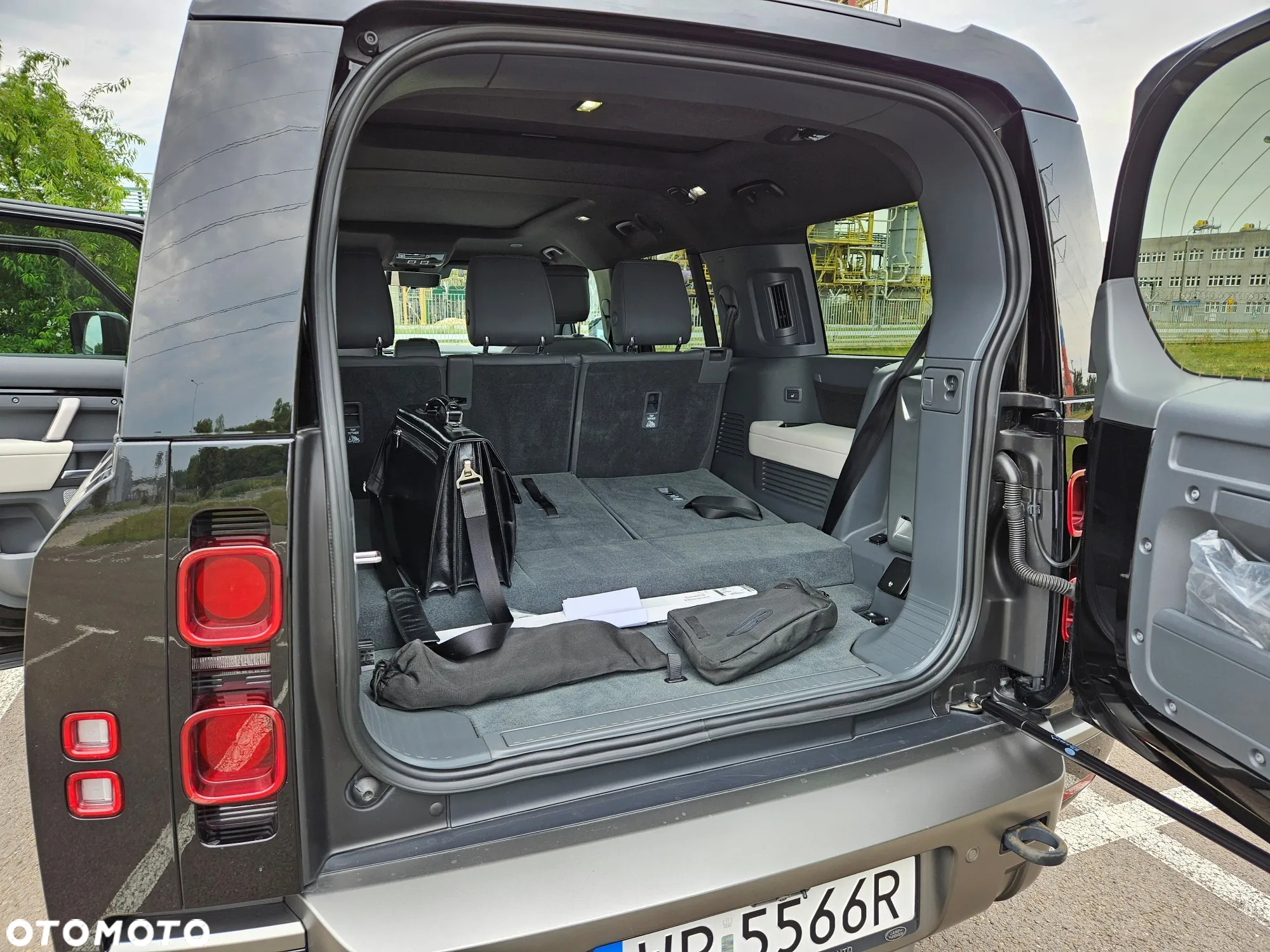 Land Rover Defender 130 3.0 D300 mHEV X-Dynamic HSE - 11