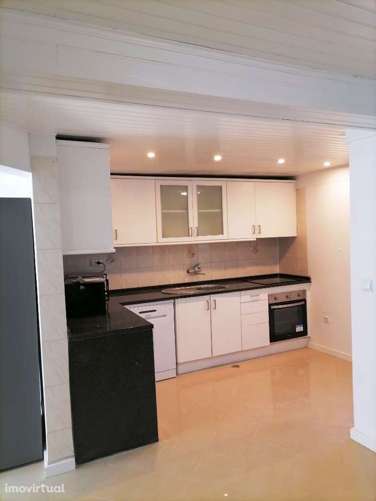 Moradia Remodelada em banda na Rua do Sítio ao Casalinho da Ajuda. - Grande imagem: 2/44