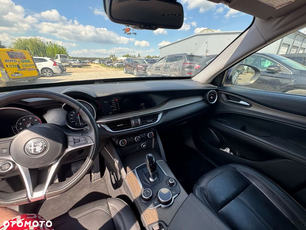 Alfa Romeo Stelvio - 11