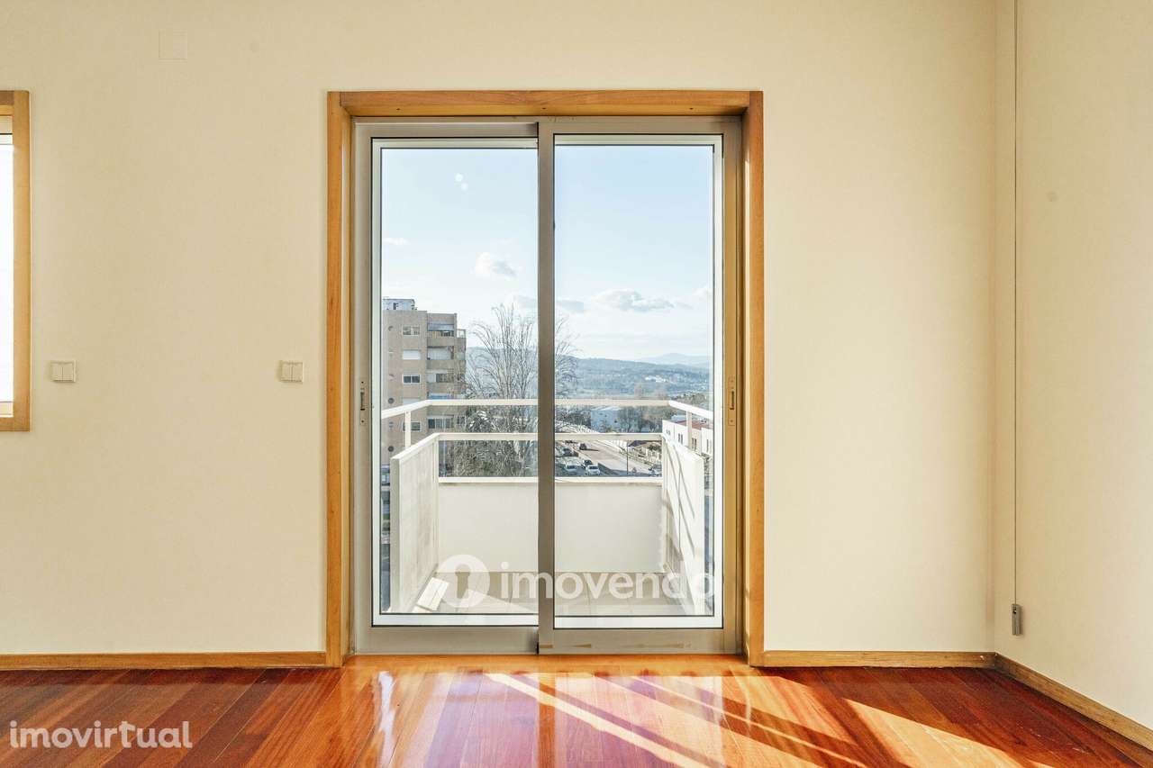 Apartamento T4 pronto a habitar, com garagem, em Braga - Grande imagem: 4/52