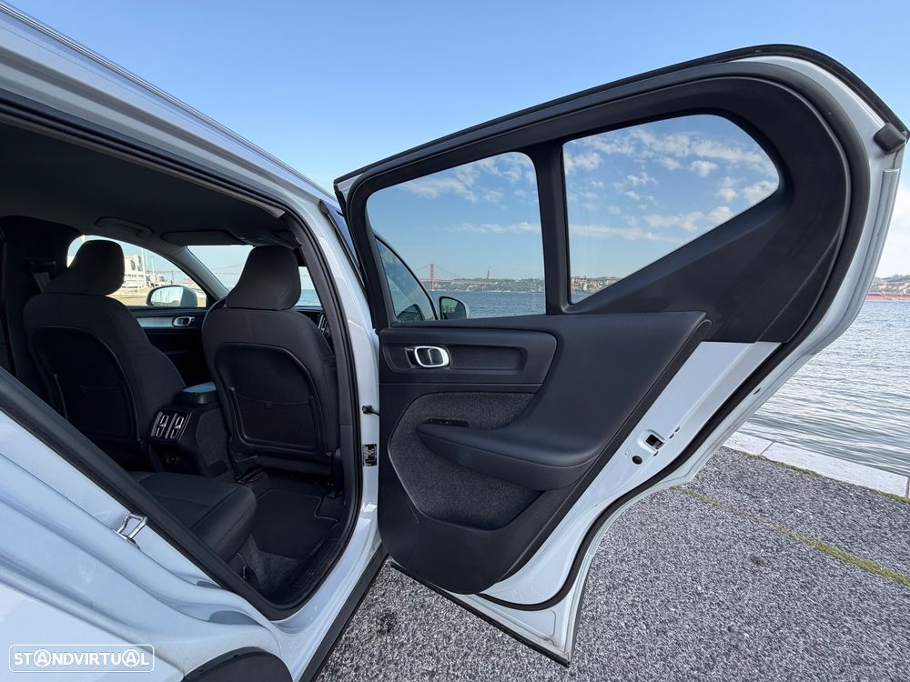 Volvo XC 40 1.5 T3 Momentum Geartronic - 19