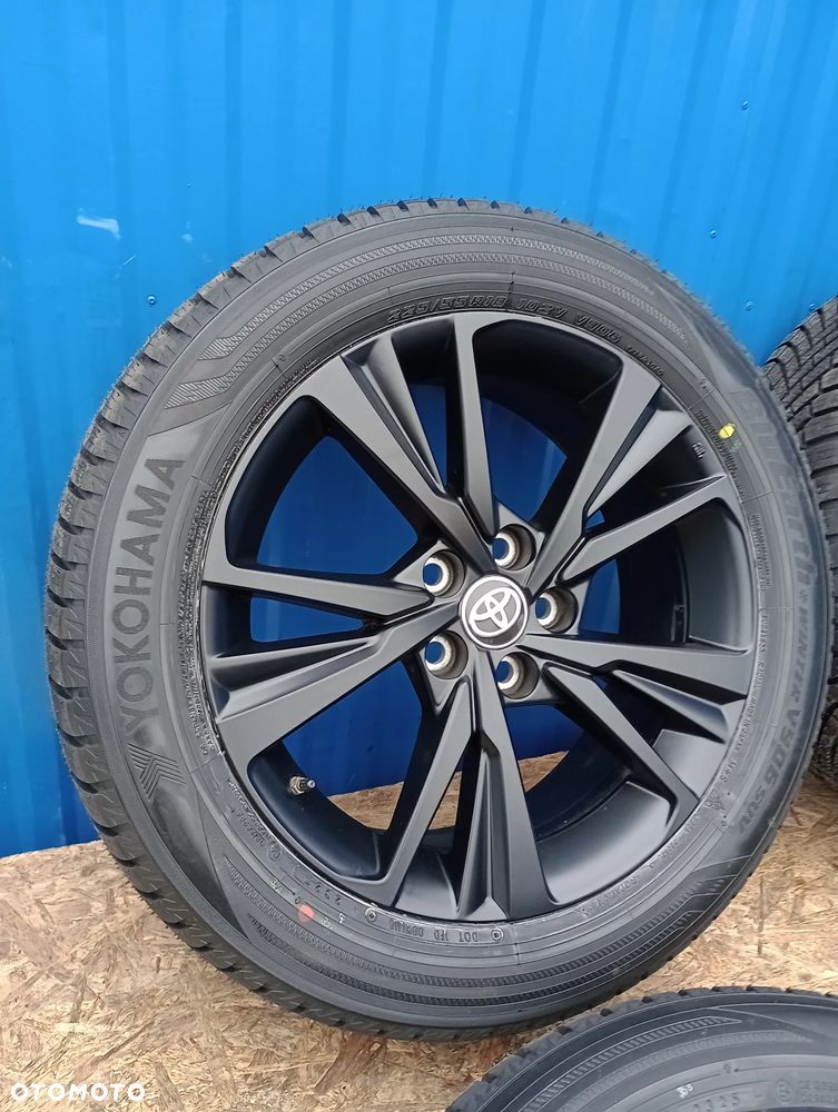 KOŁA ZIMOWE ALUMINIOWE TOYOTA C-HR 5x114 R18 7J ET35 YOKOHAMA BLUEARTH WINTER V906 SUV 225/55R18 102V - 1