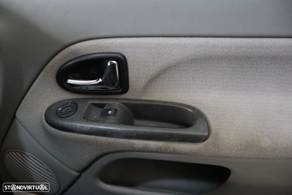 Renault Clio - 19
