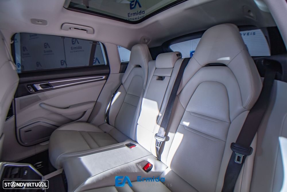 Porsche Panamera Sport Turismo - 24