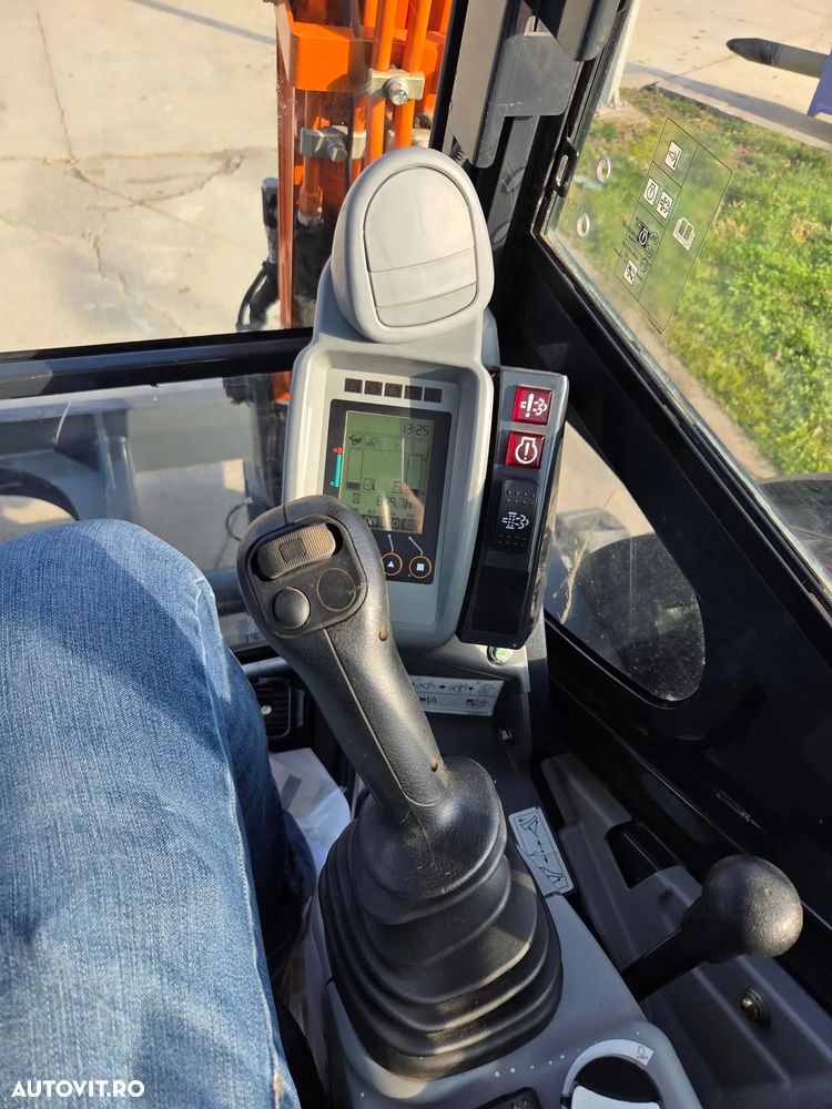 Hitachi ZX55, 2023, 879h, 5,5 tone, CUPLA RAPIDA+3 CUPE NOI, senile cauciuc 90% bune, Inst picon pe brate, A dous inst hidr pe brate, Aer conditionat, Ad sapare 5m, STARE CA NOU, posibilitate leasing-PROMOTIE 46.900 EUR+tva - 3