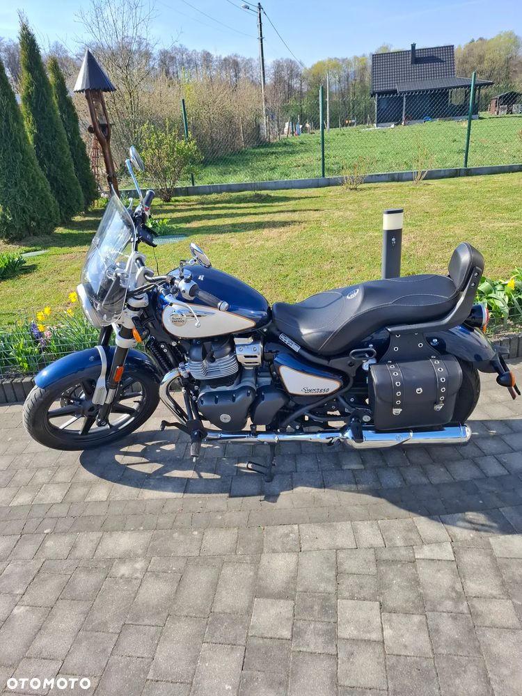 Royal Enfield Super Meteor - 1