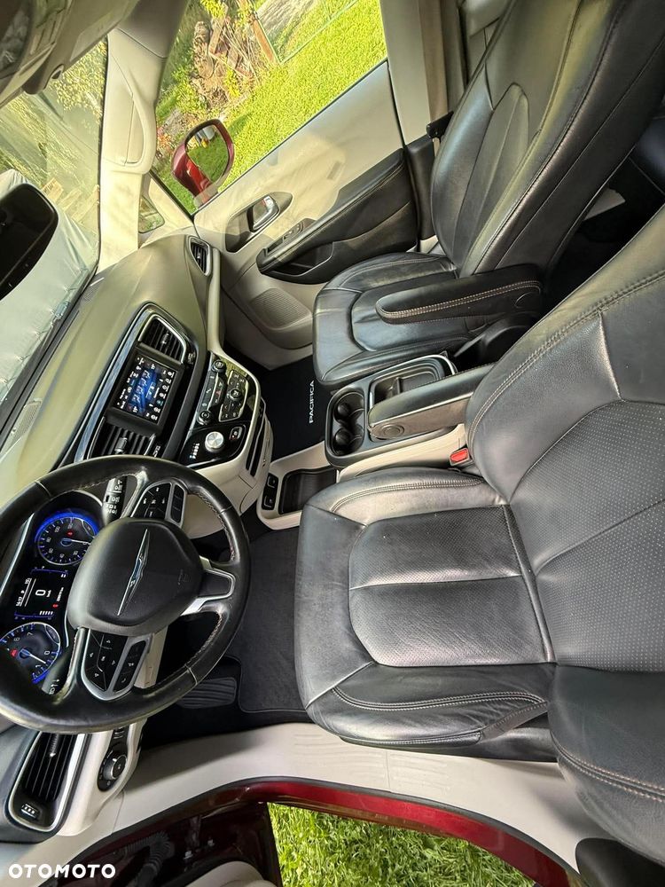 Chrysler Pacifica - 23