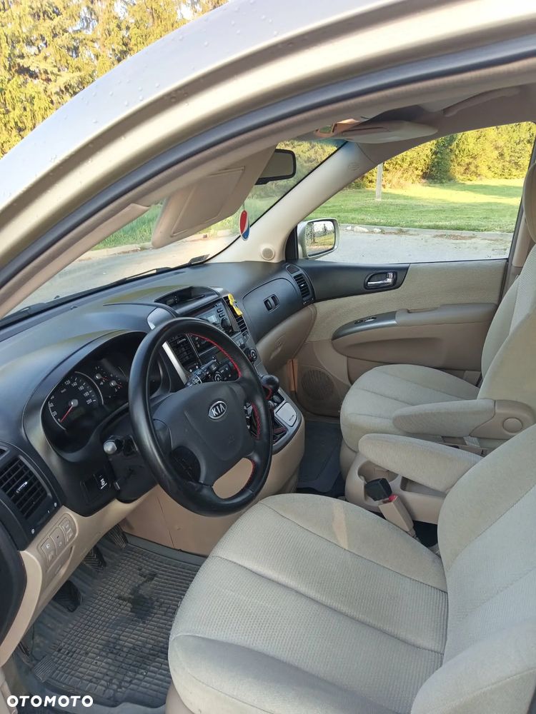 Kia Carnival - 7