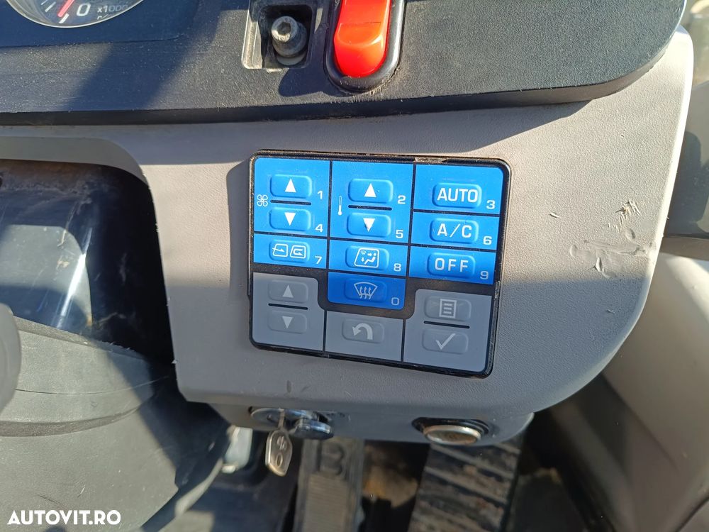 Komatsu WA270-7 - 11