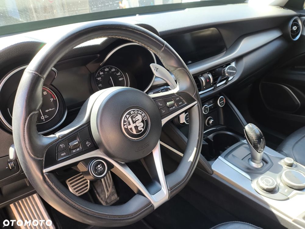 Alfa Romeo Stelvio 2.0 Turbo 16V AT8-Q4 Ti - 7