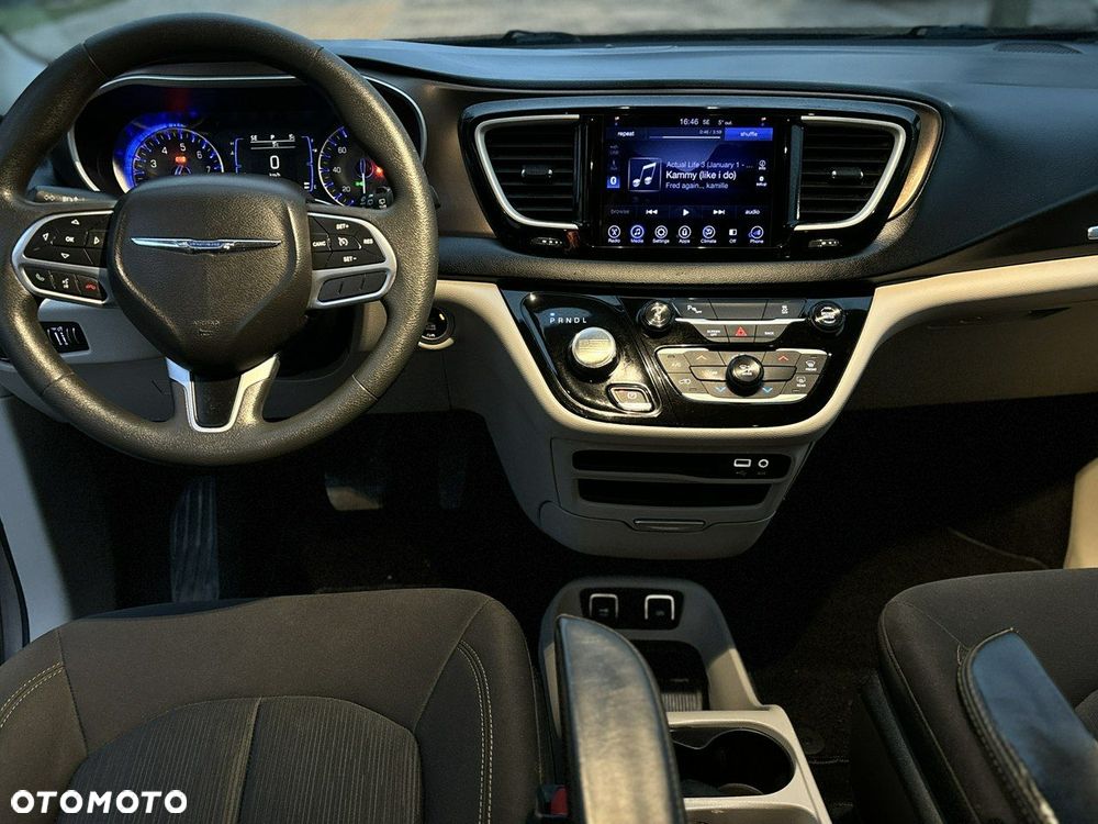 Chrysler Pacifica - 22