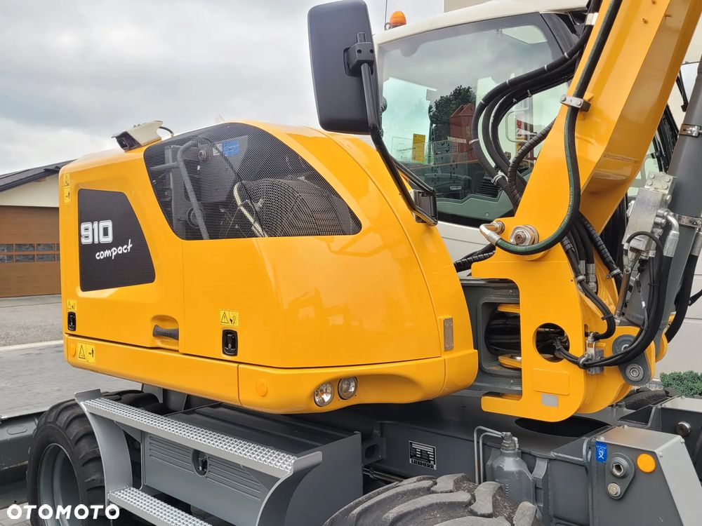 Liebherr A910 compact / 3 łyżki + widły / 2018rok / 2 x pług / - 10