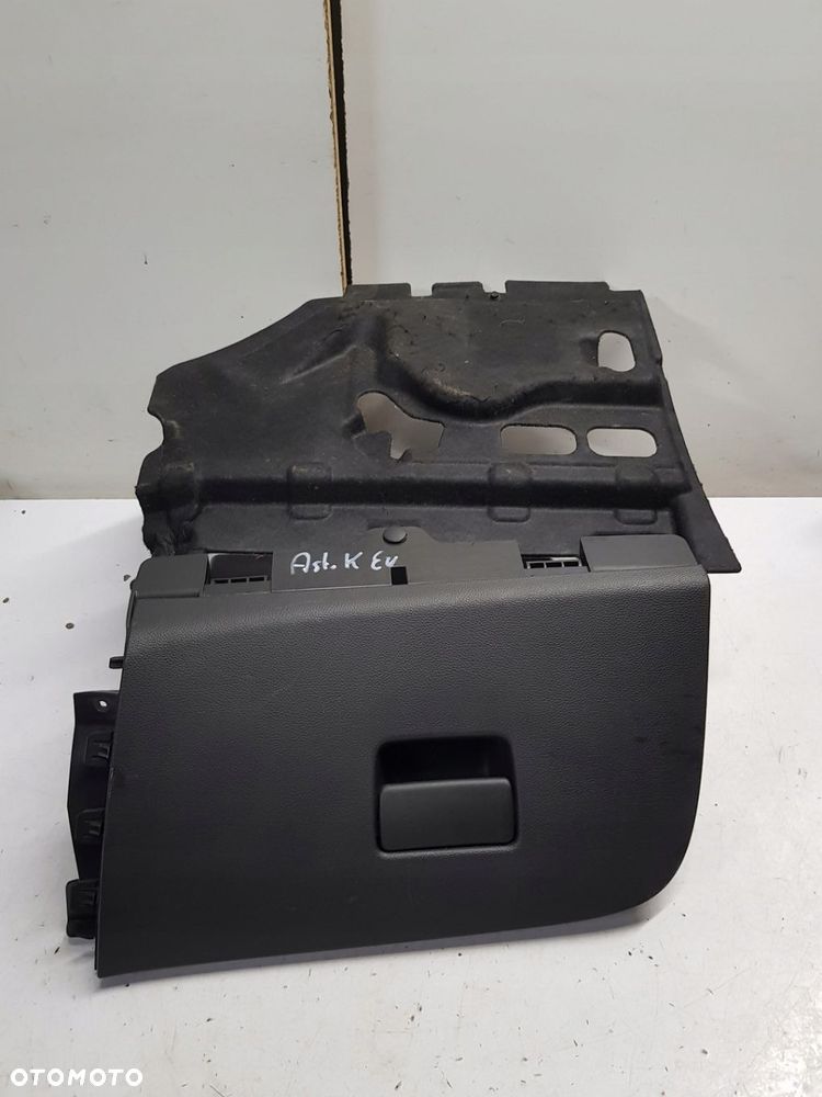 zmieniarka płyt CD schowek Opel Astra K - 1
