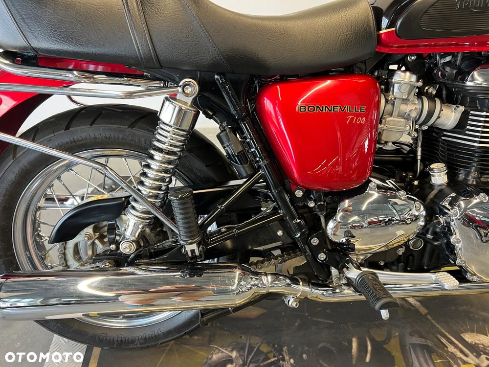Triumph Bonneville - 30