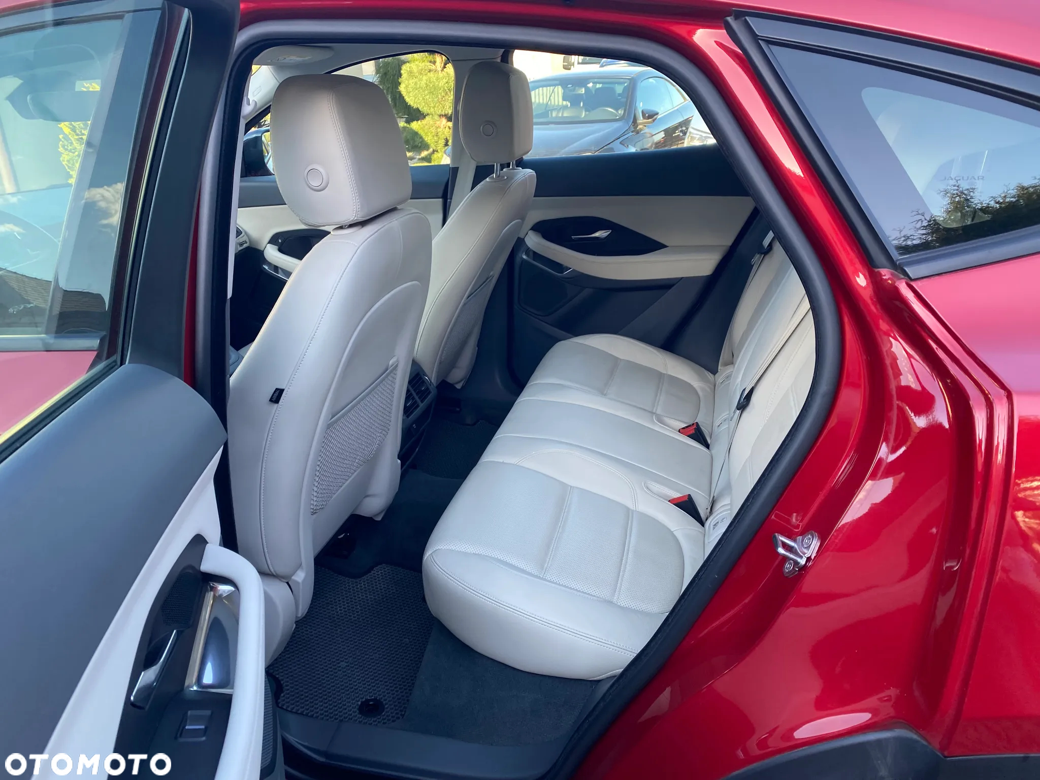 Jaguar E-Pace 2.0 i4D AWD R-Dynamic S - 8