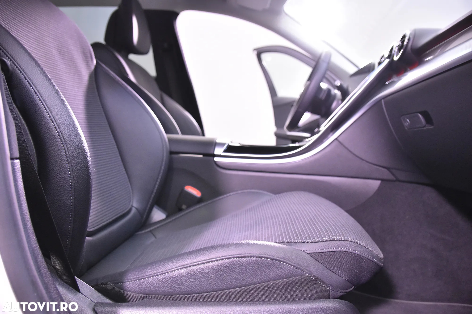Mercedes-Benz C 220 d 4Matic T 9G-TRONIC - 12