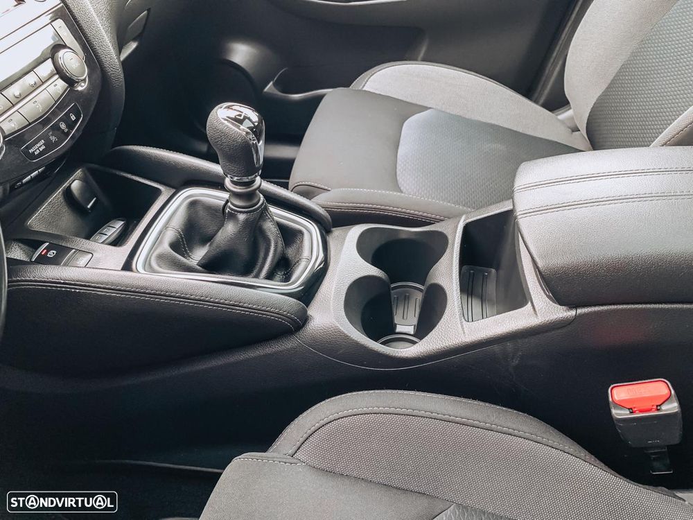 Nissan Qashqai 1.5 dCi N-Connecta J18 - 10