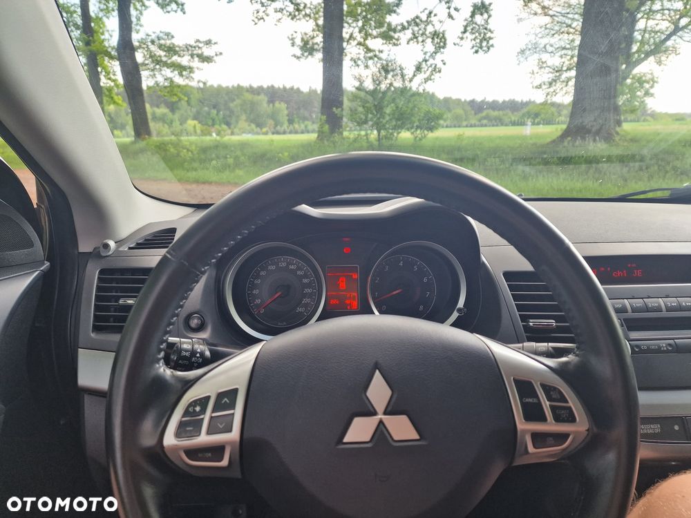 Mitsubishi Lancer 2010 photo 3