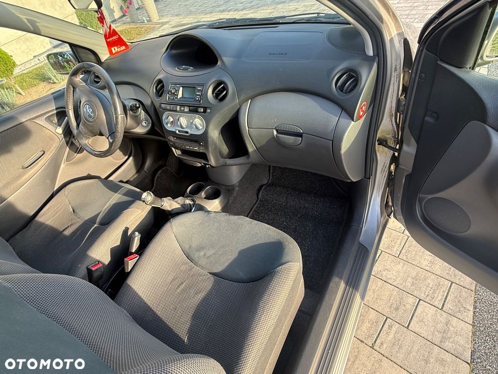 Toyota Yaris 1.0 Base - 10