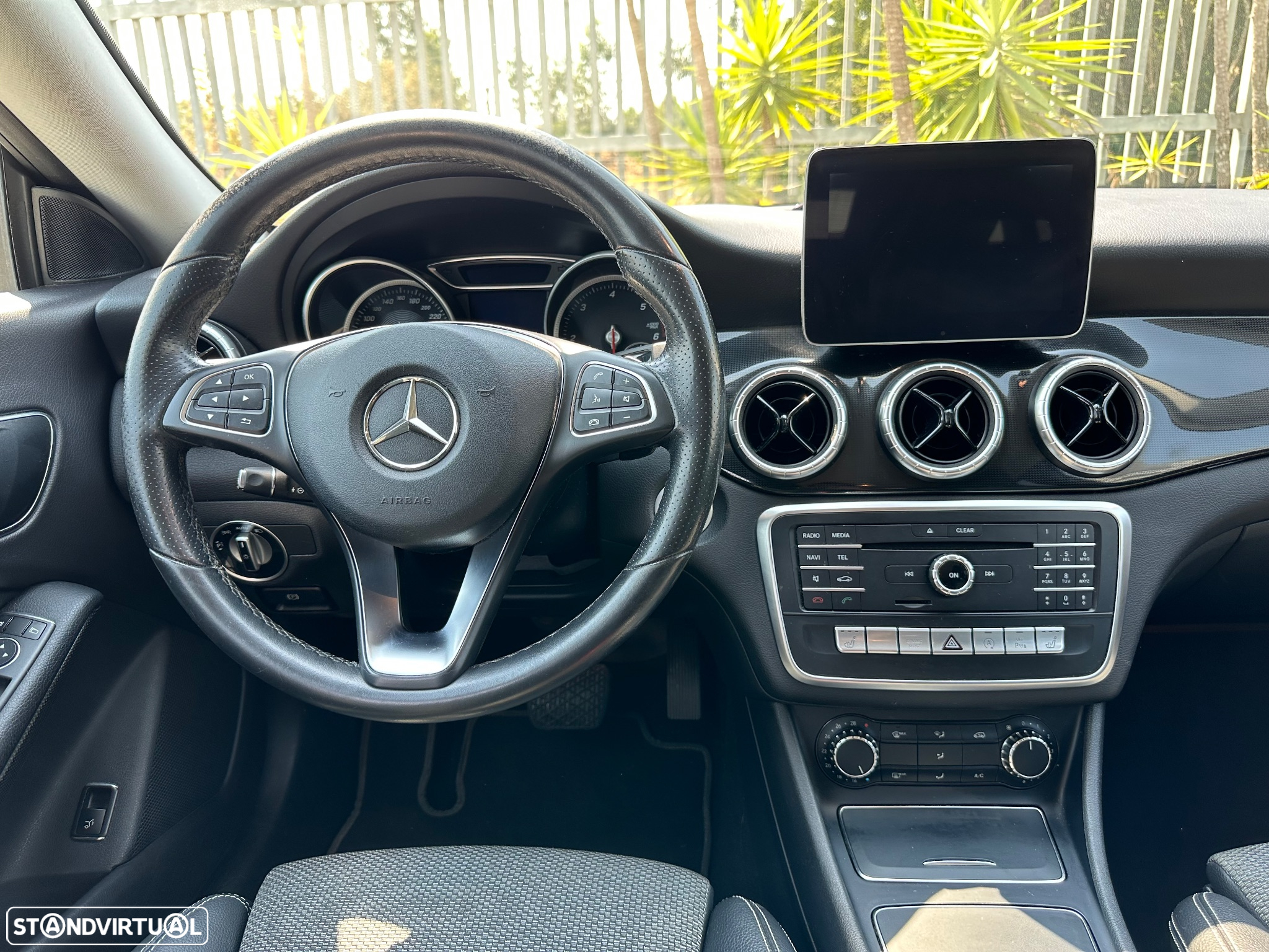 Mercedes-Benz CLA 180 Shooting Brake d 7G-DCT Urban - 17