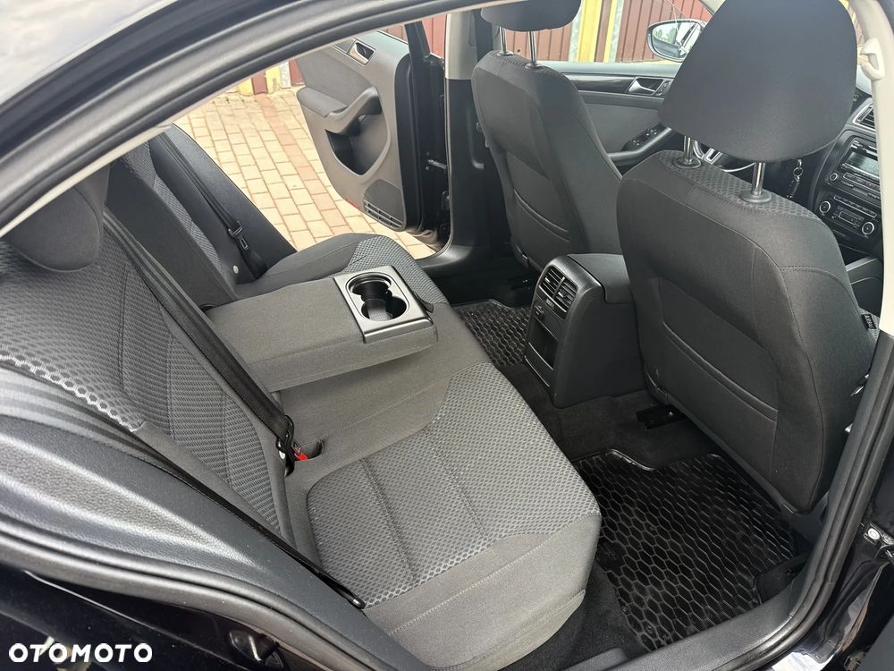 Volkswagen Jetta 1.6 TDI BMT Comfortline - 13
