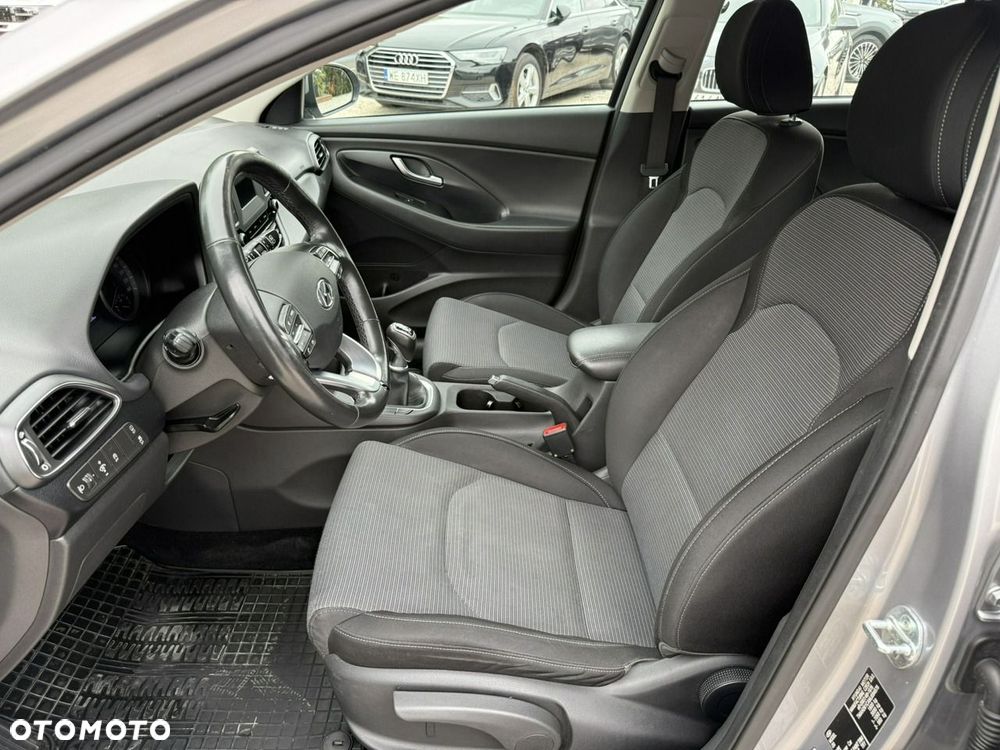 Hyundai i30 1.5 DPI Classic + - 17