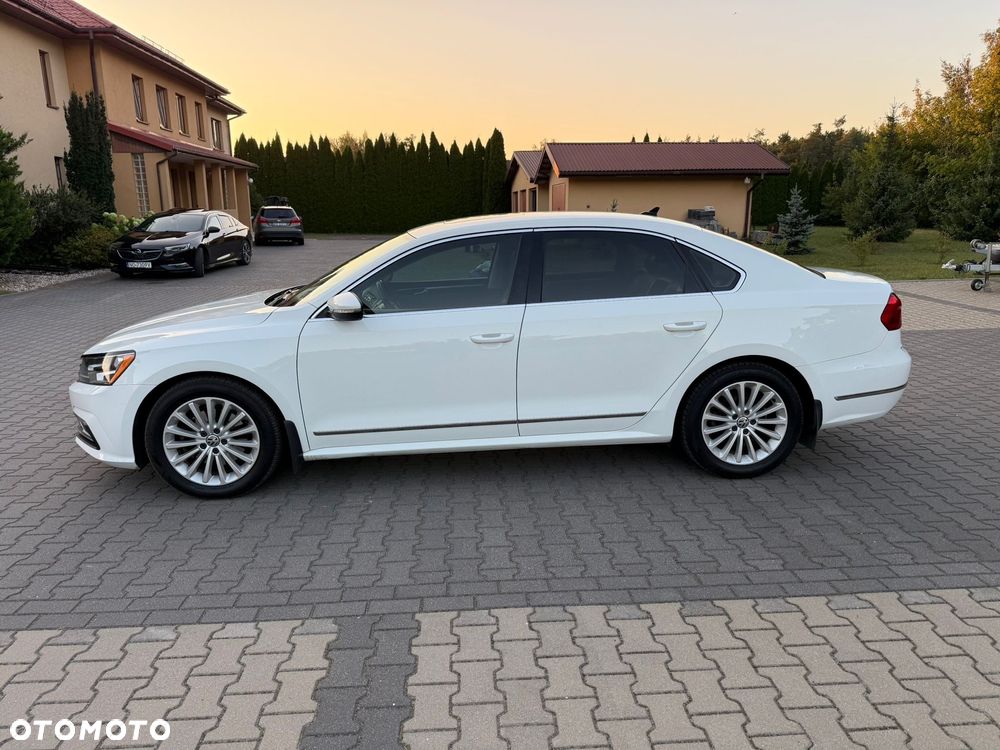 Volkswagen Passat - 12