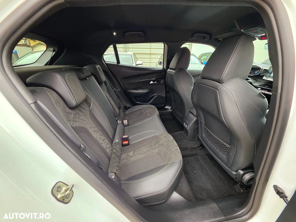 Peugeot 2008 PureTech 155 EAT8 GT - 16