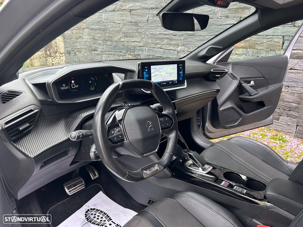 Peugeot e-208 GT - 11