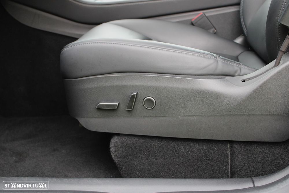 Tesla Model Y Long Range Dual Motor AWD - 18