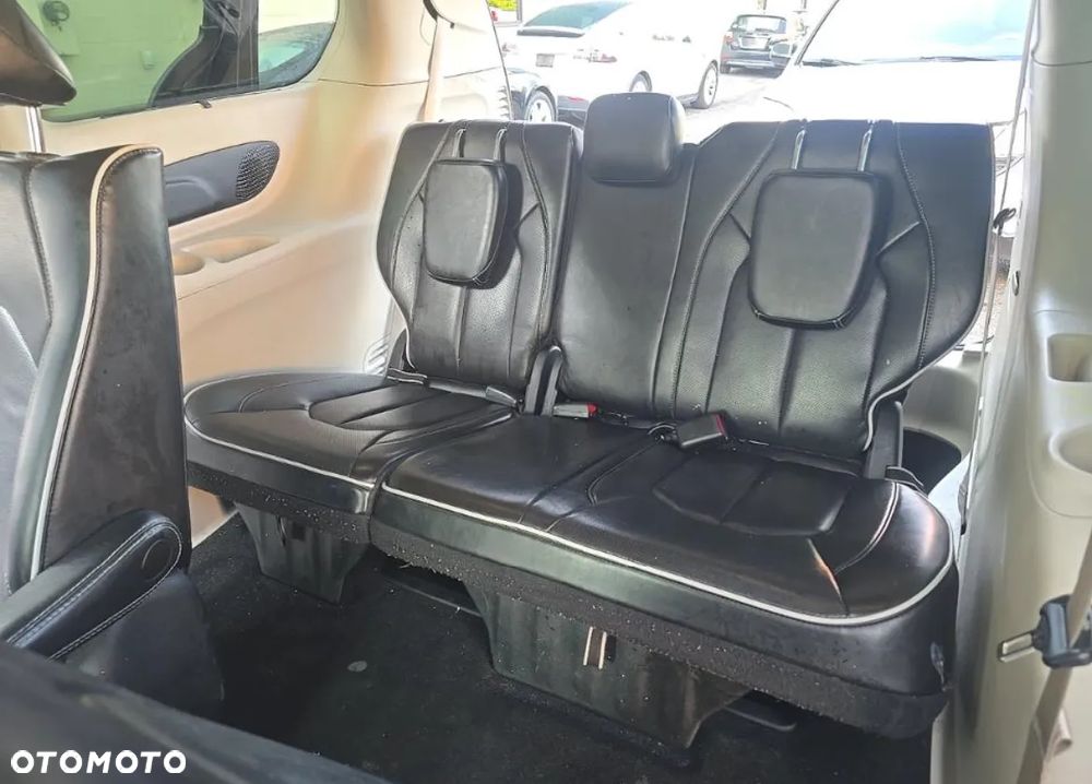 Chrysler Pacifica - 14