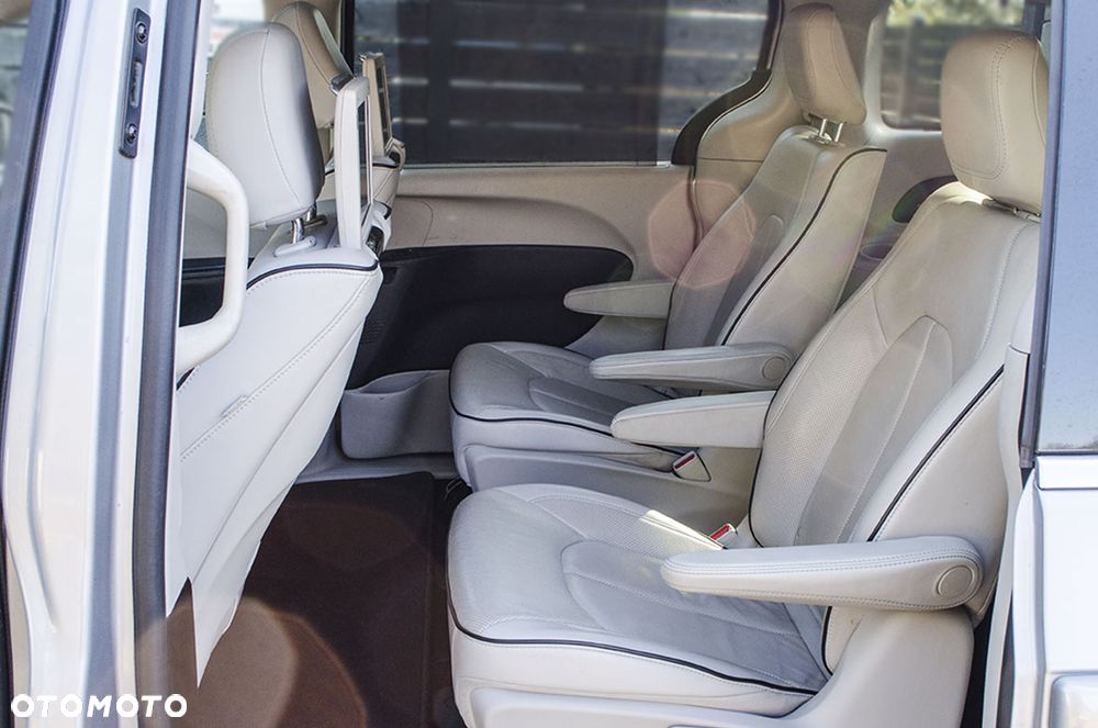 Chrysler Pacifica - 15