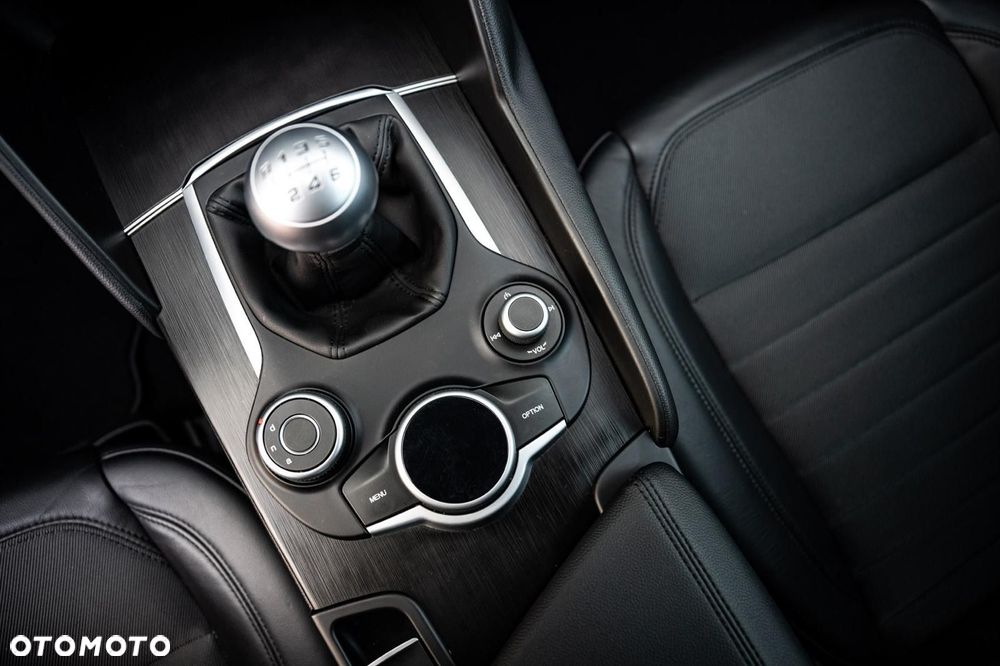 Alfa Romeo Giulia 2.2 - 23